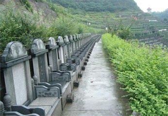 安徽民间立墓碑，选择一块风水宝地的墓地很重要！